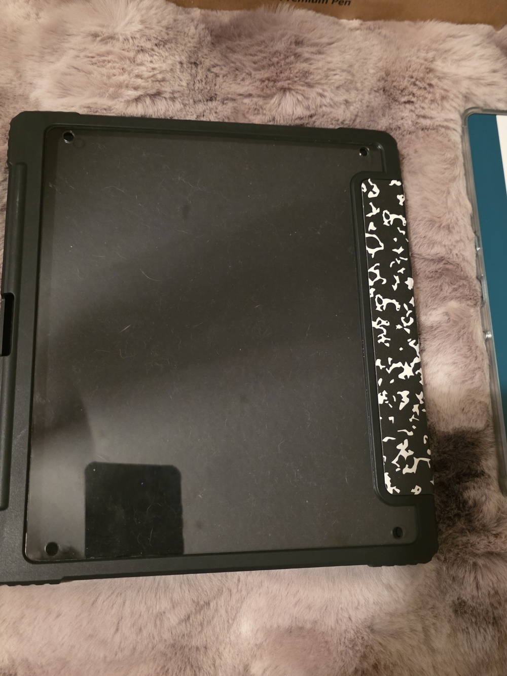 2024 Amazon Kindle Scribe eReader with 3 Protective Covers - Picture 7 of 7